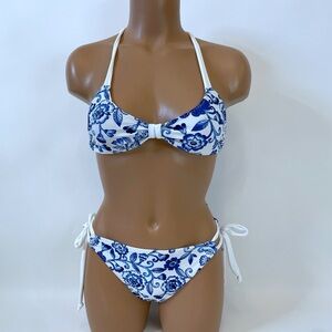Chic Floral Bikini in Blue and White